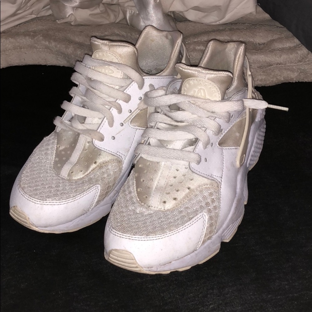 White Nike Huarache Low Top